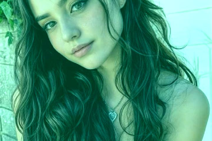 Sofia, 31, a auburn hazel-eyed latina companion based in Pont Canavese. Offering GFE, Couples, Party Girl, Tantra. Available for incall and outcall, overnigh...