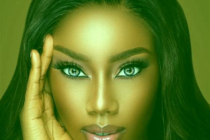 Sofia, 34, a red blue-eyed ebony companion based in Alcanena. Offering A-Level, Roleplay, Erotic Massage, 69. Available for incall and outcall, overnight boo...