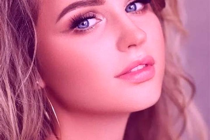 Sofia, 35, a dark blonde blue-eyed middle eastern companion based in Riberos de la Cueza. Offering BDSM, CIM, Party Girl. Available for incall and outcall, d...