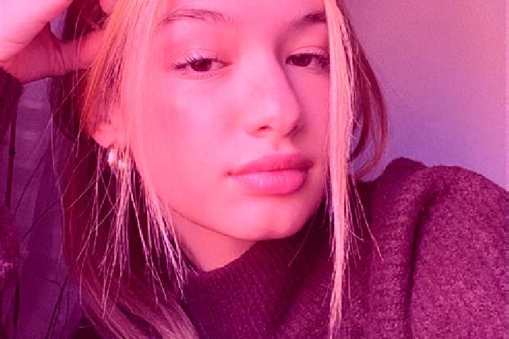 Sofia, 36, a blonde brown-eyed asian companion based in Muhdal. Offering GFE, Domination, CIM. Available for incall and outcall, day and evening dates.