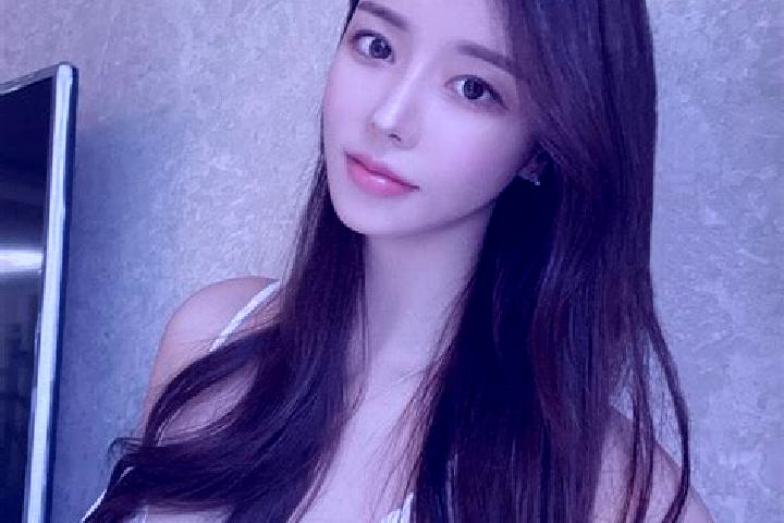 Sofia, 37 — Escort in Tianhekou, China