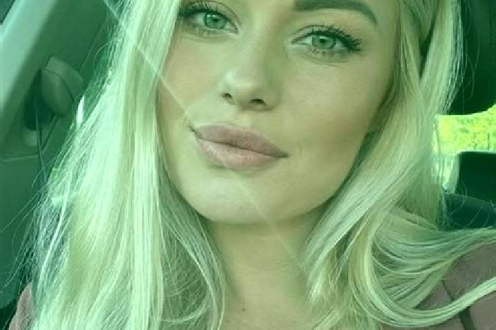 Sofia, 38, a blonde hazel-eyed ebony companion based in Leetsdale. Offering Dinner Date, Duos, OWO, Couples. Available for incall and outcall, day and evenin...