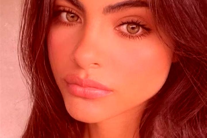 Sofia, 38, a brunette grey-eyed indian companion based in Polgar. Offering GFE, A-Level, Overnight, 69. Available for incall and outcall, day and evening dates.