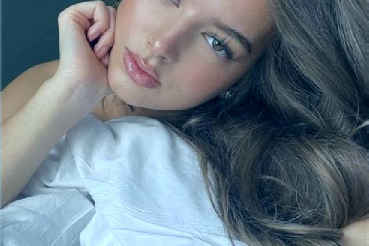 Sofia, 38, a dark blonde hazel-eyed latina companion based in Kuleaen. Offering Party Girl, Massage, Duos, Striptease. Available for incall and outcall, day ...