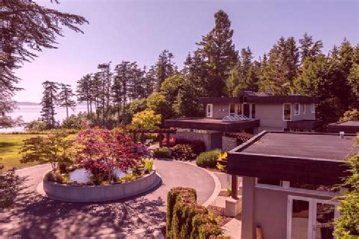 Sofia, 38 — Escort in Cordova Bay, Canada