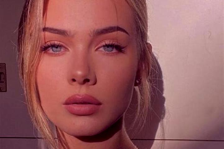 Sofia, 39, a blonde amber-eyed european companion based in Barwald Dolny. Offering CIM, Deep French Kissing, Erotic Massage, Massage, GFE. Available for inca...