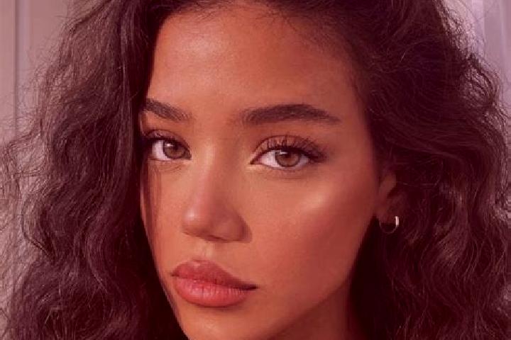 Sofia, 39, a red brown-eyed mixed companion based in Marolambo. Offering CIM, OWO, Girlfriend Experience. Available for incall and outcall, day and evening d...