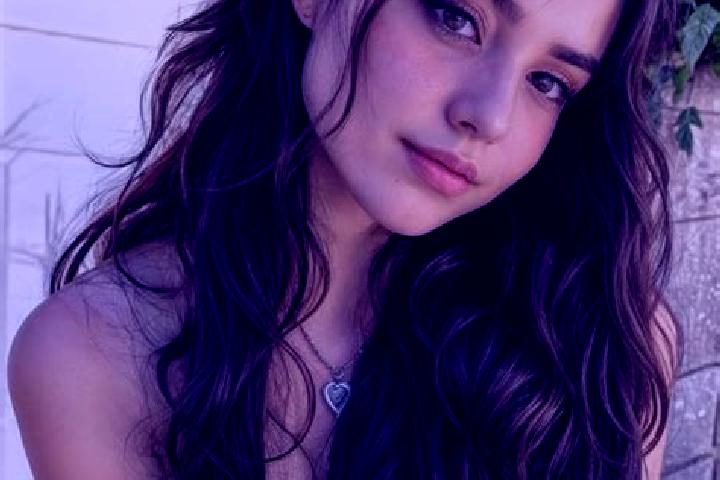 Sophia, 20, a auburn amber-eyed mediterranean companion based in Toluca. Offering Prostate Massage, Couples, Deep French Kissing, Party Girl. Available for i...