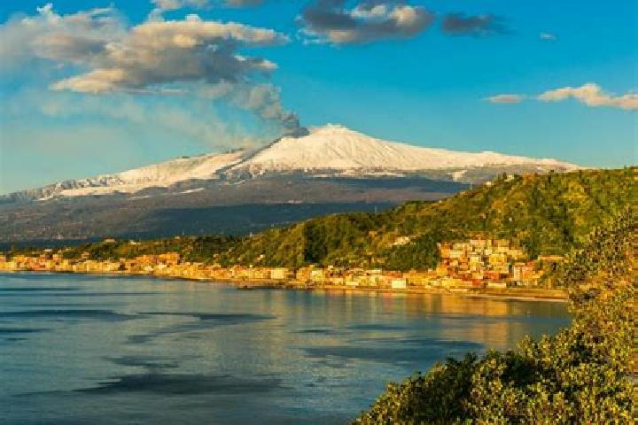 Sophia, 20 — Escort in Giardini-Naxos, Italy
