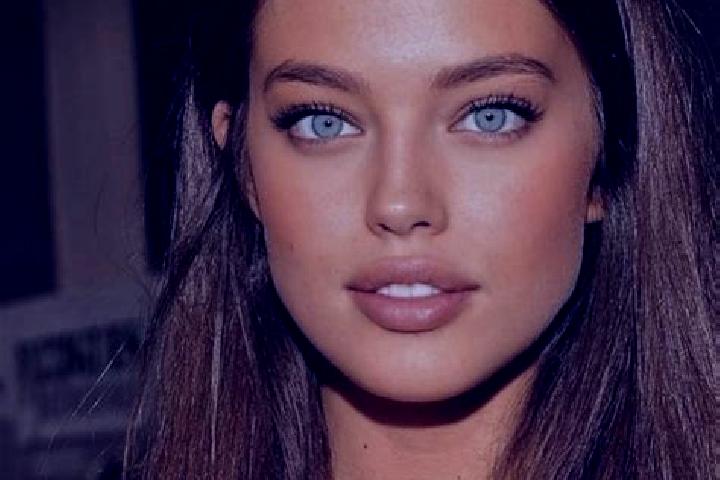 Sophia, 21, a brunette blue-eyed mediterranean companion based in Santarcangelo. Offering Tantra, Prostate Massage, Deep French Kissing, Massage. Available f...