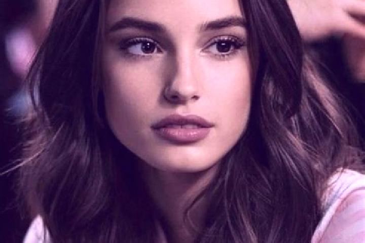 Sophia, 21, a brunette brown-eyed indian companion based in Lainate. Offering Party Girl, OWO, BDSM, Roleplay. Available for incall and outcall, day and even...