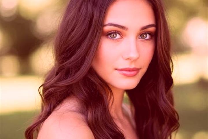 Sophia, 21, a brunette hazel-eyed latina companion based in Furze Platt. Offering Duos, Party Girl. Available for incall and outcall, day and evening dates.