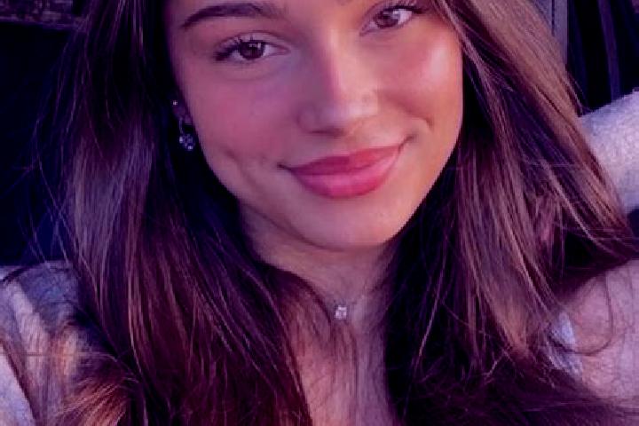 Sophia, 21, a chestnut hazel-eyed mediterranean companion based in Cala. Offering Travel Companion, Dinner Date, Couples. Available for incall and outcall, o...