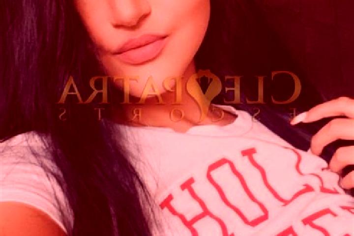 Sophia, 21, a red dark-eyed ebony companion based in Alt Bennebek. Offering Tantra, Couples, 69, OWO. Available for incall and outcall, day and evening dates.