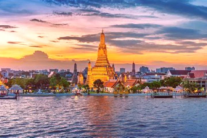 Sophia, 21 — Escort in Phipun, Thailand