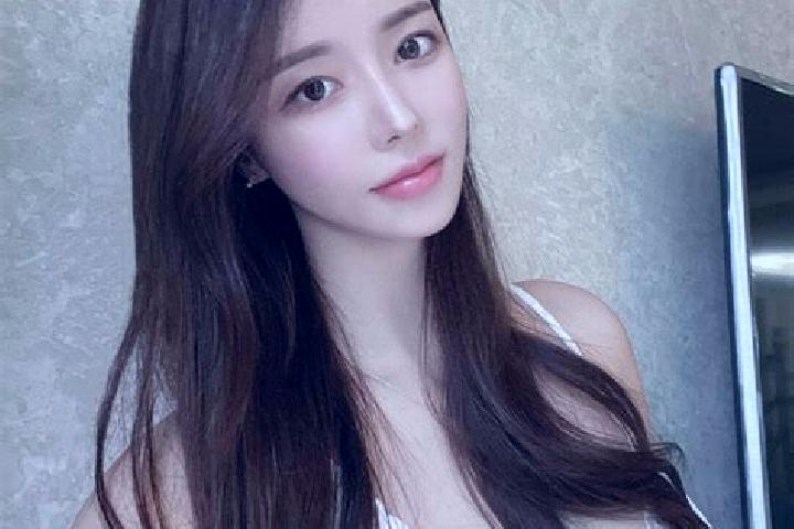 Sophia, 21 — Escort in Xitiangezhuang, China