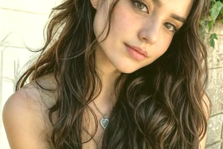 Sophia, 22, a auburn amber-eyed middle eastern companion based in San Mauro. Offering Fetish, Domination, A-Level, Girlfriend Experience. Available for incal...