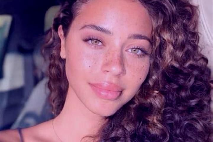 Sophia, 22, a auburn hazel-eyed ebony companion based in Madean. Offering Striptease, CIM, Girlfriend Experience, A-Level, Dinner Date. Available for incall ...
