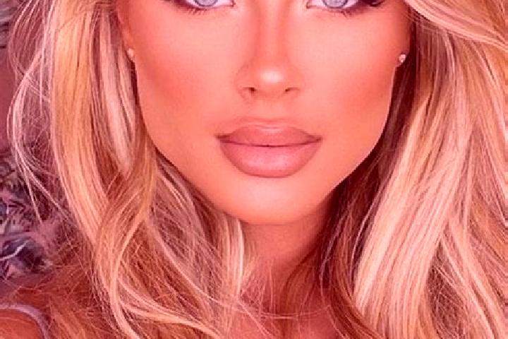 Sophia, 22, a blonde hazel-eyed latina companion based in Golferenzo. Offering A-Level, Fetish, BDSM. Available for incall and outcall, day and evening dates.