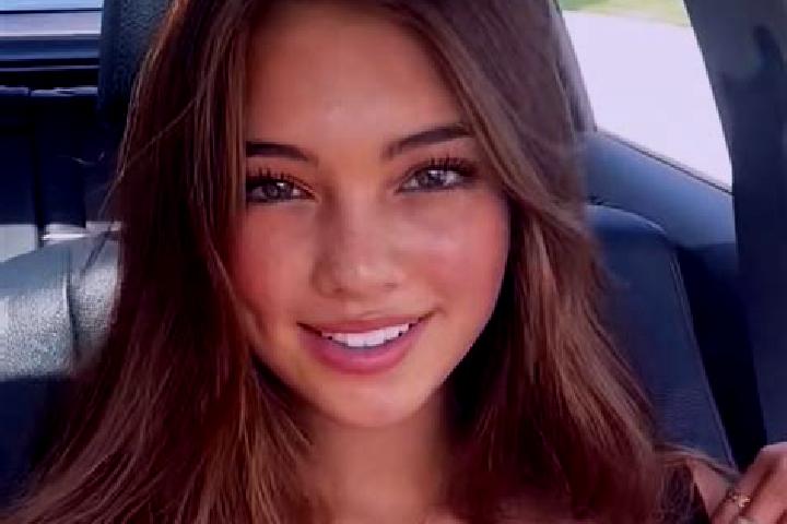 Sophia, 22, a brunette grey-eyed latina companion based in Totesti. Offering Party Girl, Travel Companion, Deep French Kissing, Massage, GFE. Available for i...