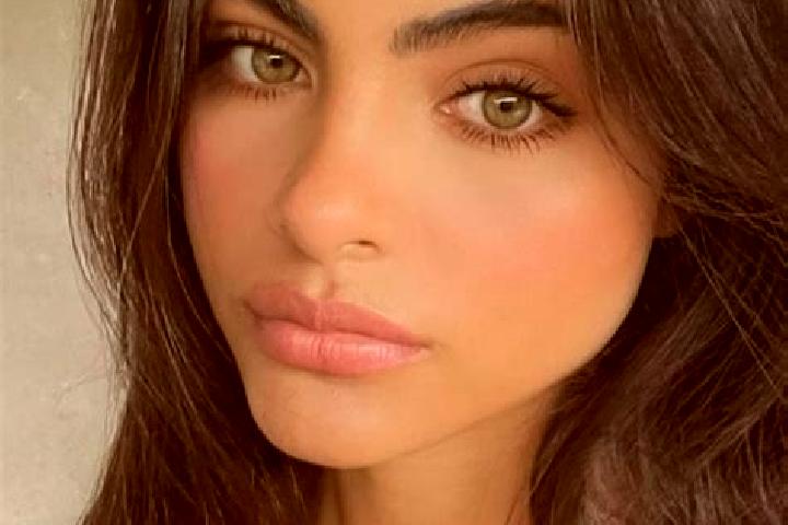 Sophia, 22, a chestnut dark-eyed indian companion based in Taloc. Offering Tantra, Dinner Date, A-Level. Available for incall and outcall, day and evening da...