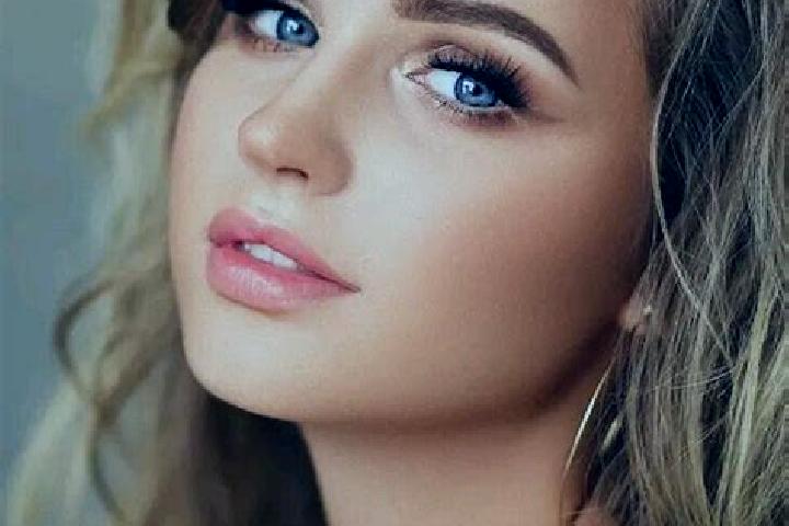 Sophia, 22, a dark blonde blue-eyed european companion based in Cimice. Offering Striptease, Domination, Dinner Date, Tantra. Available for incall and outcal...