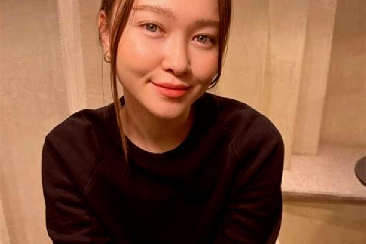 Sophia, 22, a red blue-eyed asian companion based in Chvalcov. Offering Party Girl, Prostate Massage, Tantra. Available for incall and outcall, day and eveni...