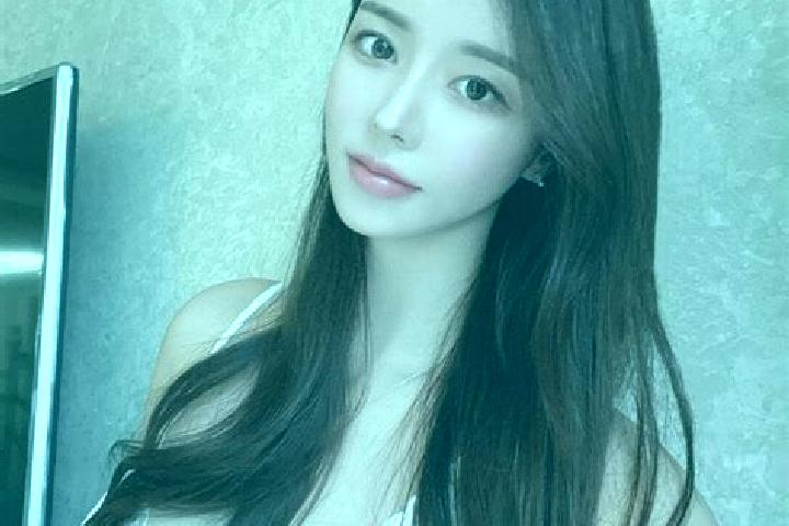Sophia, 22 — Escort in Liushan, China