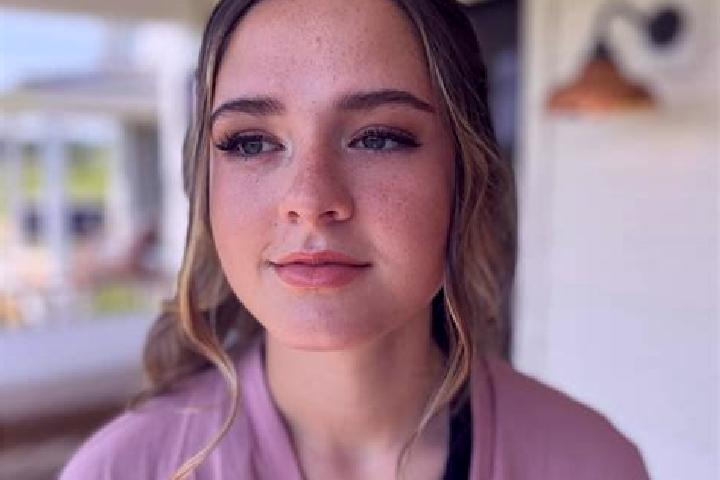 Sophia, 22 — Escort in Merriam Woods, United States