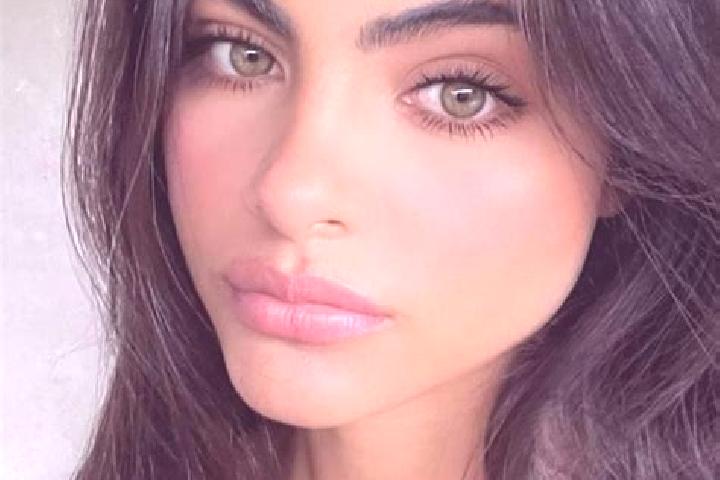 Sophia, 23, a brunette green-eyed caucasian companion based in Dongtan. Offering OWO, Massage. Available for incall and outcall, day and evening dates.