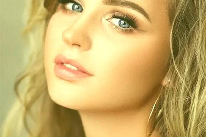 Sophia, 23, a dark blonde blue-eyed mediterranean companion based in Hon-Hergies. Offering Fetish, Couples, Roleplay. Available for incall and outcall, overn...