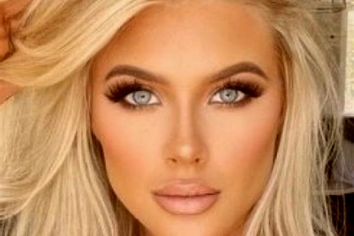 Sophia, 23, a platinum blonde hazel-eyed ebony companion based in Pershore. Offering GFE, Striptease, Roleplay. Available for incall and outcall, day and eve...
