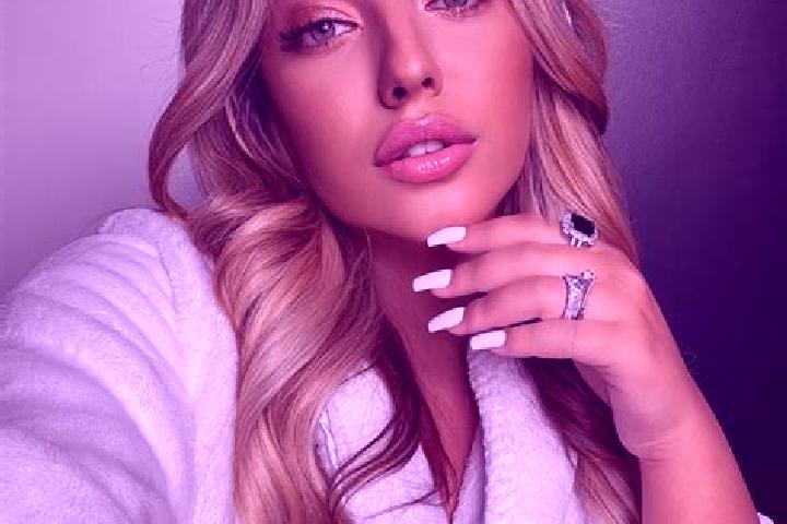 Sophia, 23 — Escort in Bisset, Canada