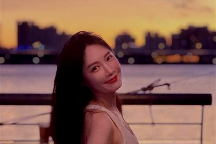 Sophia, 23 — Escort in Lujiawu, China