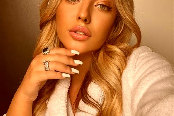 Sophia, 23 — Escort in Mladotice, Czech Republic