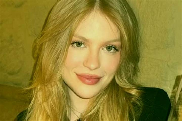 Sophia, 23 — Escort in Tuparendi, Brazil