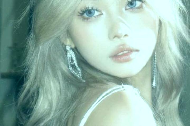 Sophia, 24, a blonde amber-eyed asian companion based in Kalvola. Offering 69, Striptease, Duos. Available for incall and outcall, day and evening dates.