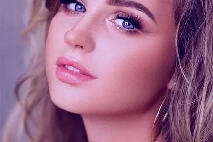Sophia, 24, a dark blonde blue-eyed middle eastern companion based in Berestya. Offering Fetish, Deep French Kissing, Roleplay, A-Level. Available for incall...