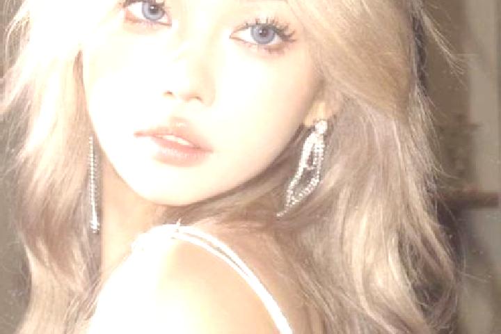 Sophia, 24, a platinum blonde hazel-eyed asian companion based in Zimbor. Offering 69, BDSM, A-Level. Available for incall and outcall, day and evening dates.
