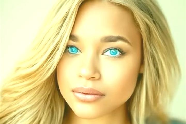 Sophia, 25, a chestnut blue-eyed latina companion based in Indaial. Offering Domination, Dinner Date, Erotic Massage, Roleplay. Available for incall and outc...