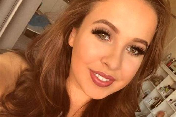 Sophia, 25, a dark blonde amber-eyed latina companion based in Lendrum Place. Offering Striptease, Domination, Deep French Kissing, Massage. Available for in...