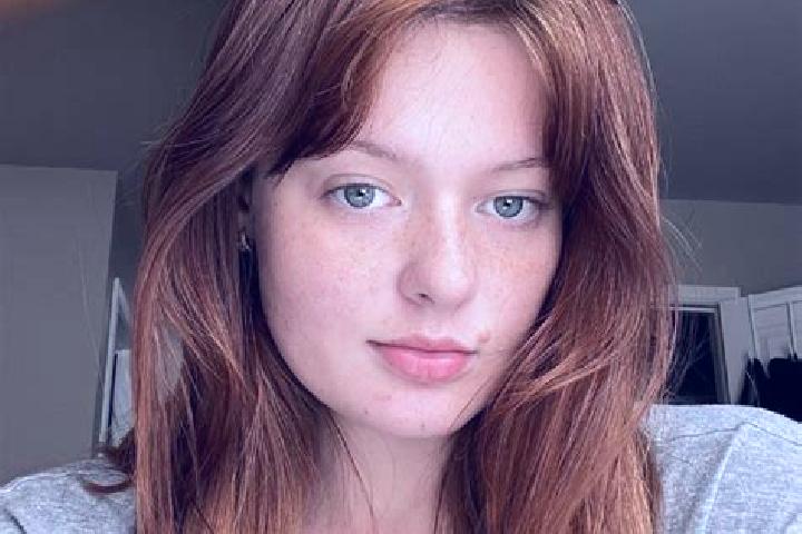 Sophia, 25, a red brown-eyed european companion based in Neuland. Offering Duos, Deep French Kissing, A-Level, Massage. Available for incall and outcall, ove...