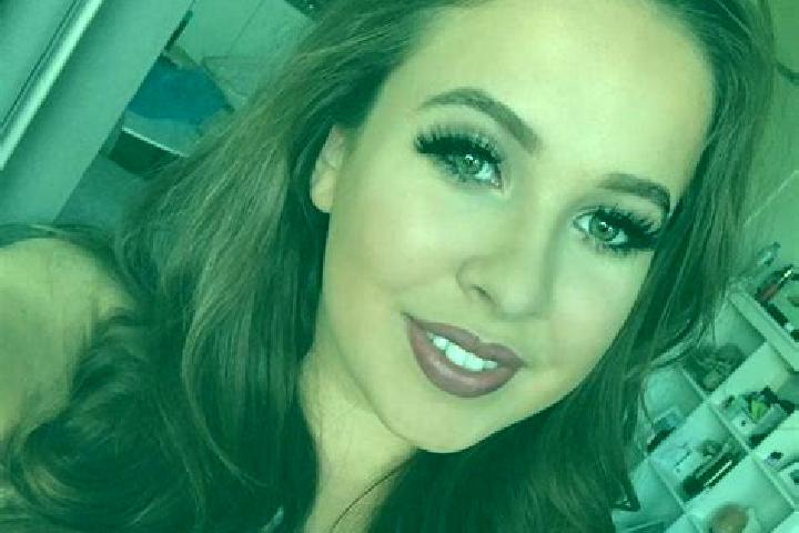 Sophia, 26, a brunette amber-eyed caucasian companion based in Fressenneville. Offering A-Level, Overnight, Striptease, Erotic Massage. Available for incall ...