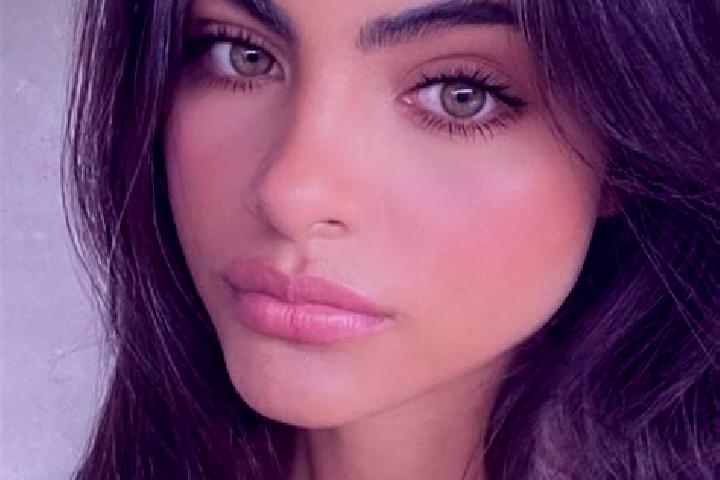 Sophia, 26, a brunette green-eyed indian companion based in Bonegilla. Offering Erotic Massage, Domination. Available for incall and outcall, day and evening...