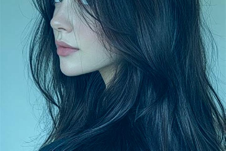 Sophia, 27, a auburn brown-eyed asian companion based in Saga. Offering GFE, Duos, Massage. Available for incall and outcall, overnight bookings available.