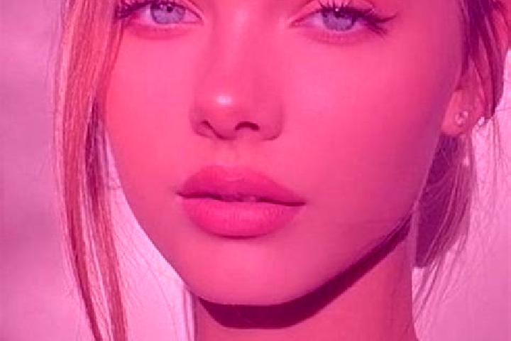 Sophia, 27, a blonde blue-eyed middle eastern companion based in Sobradinho. Offering Dinner Date, GFE, CIM. Available for incall and outcall, day and evenin...