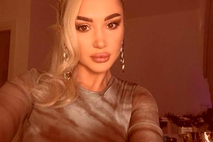 Sophia, 28, a blonde amber-eyed indian companion based in Grant City. Offering Dinner Date, GFE, Fetish, BDSM. Available for incall and outcall, overnight bo...