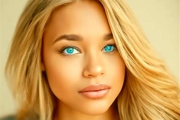Sophia, 28, a dark blonde blue-eyed latina companion based in Selce. Offering Duos, GFE, OWO. Available for incall and outcall, overnight bookings available.