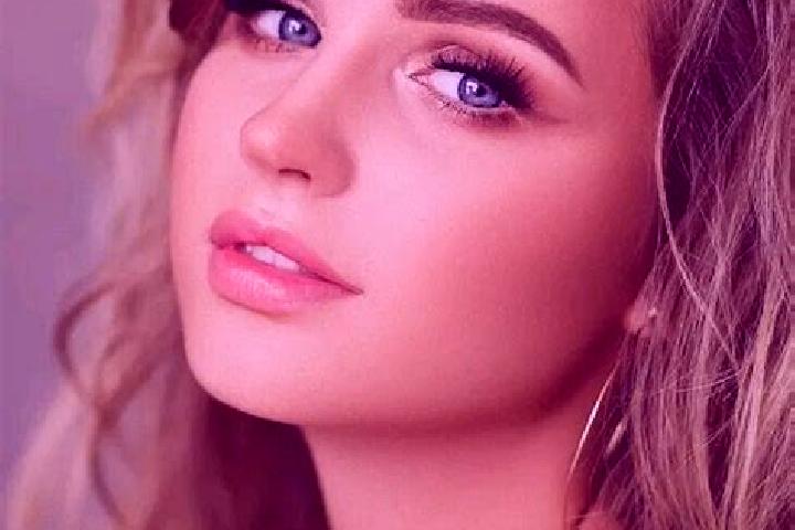 Sophia, 28, a dark blonde blue-eyed mediterranean companion based in Levittown. Offering Dinner Date, Deep French Kissing, CIM, BDSM. Available for incall an...