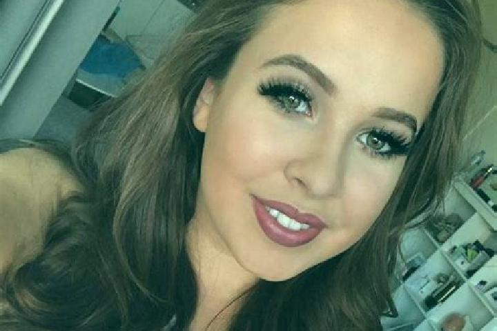 Sophia, 29, a auburn dark-eyed mediterranean companion based in Piacabucu. Offering Roleplay, A-Level, Domination, Prostate Massage. Available for incall and...